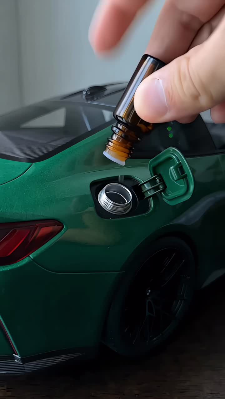 Filling the DriftMist M4 through the gas cap